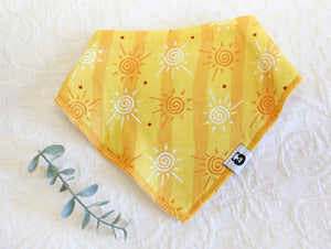 Bib with bright yellow stripes, with white and orange suns. 